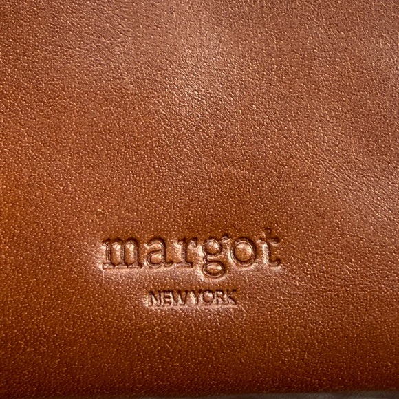 Margot New York Gabby single zip around wristlet, EUC, front slip,goldtone pull - Picture 2 of 13